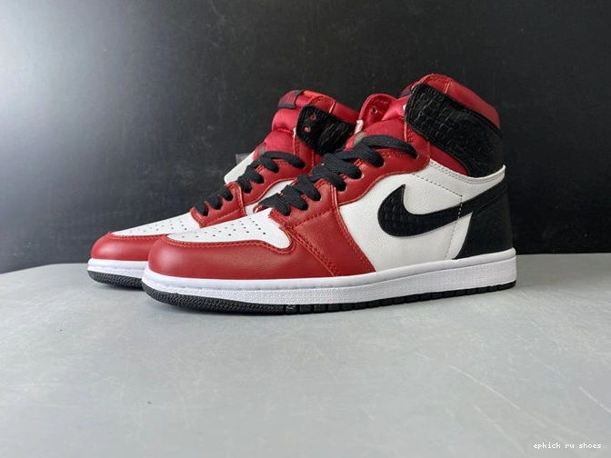 Snake 3749 NewStyle CD0461- Jordan1 Retro Chicago Satin 1016
